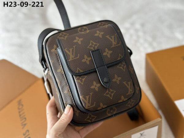 LOUIS VUITTON CHRISTOPHER WEARABLE WALLET MONOGRAM BROWN 18CM M69404 - Image 3
