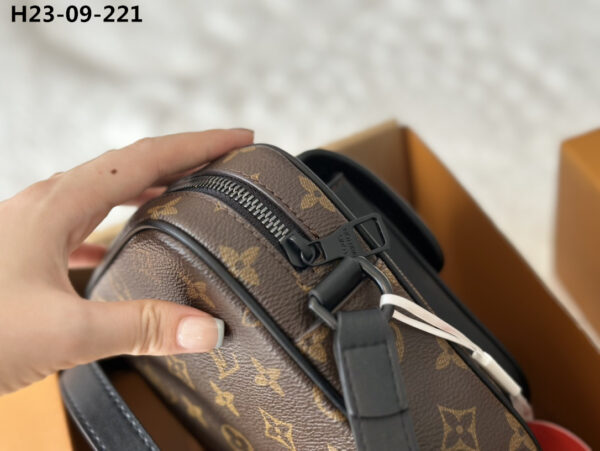LOUIS VUITTON CHRISTOPHER WEARABLE WALLET MONOGRAM BROWN 18CM M69404 - Image 6