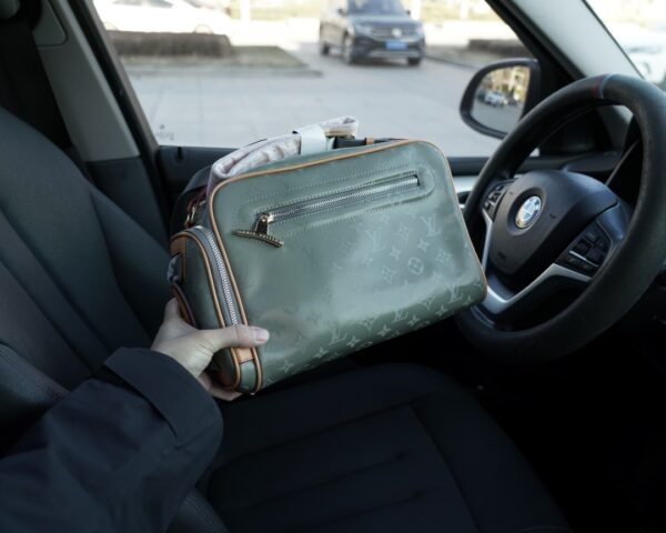 LOUIS VUITTON CAMERA MONOGRAM TITANIUM 30CM - Image 2