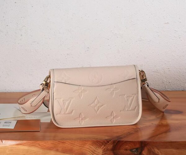 LOUIS VUITTON DIANE MONOGRAM EMPREINTE LEATHER CRÈME BEIGE 18CM M46388 - Image 3