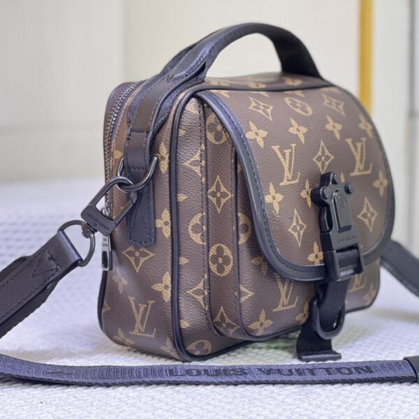 LOUIS VUITTON QUEST MESSENGER BROWN 18CM M46973 - Image 10