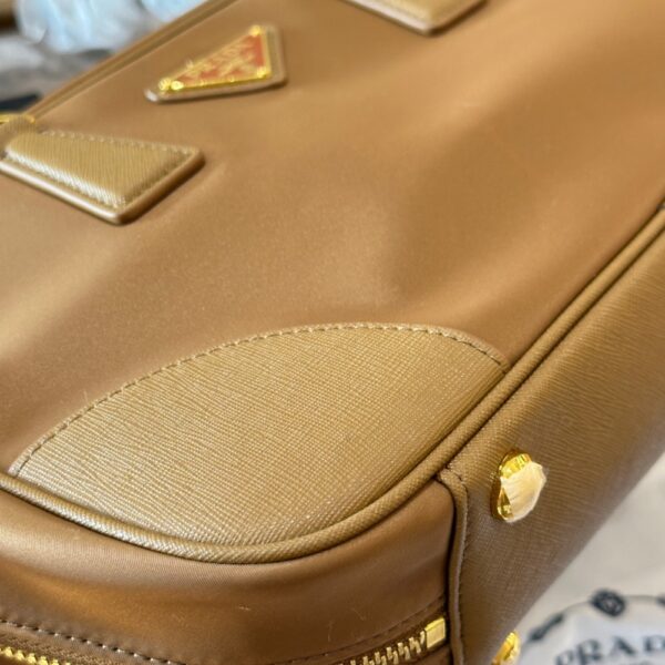 PRADA RE-EDITION 1978 MEDIUM RE-NYLON AND SAFFIANO LEATHER TWO HANDLE BAG CORK BEIGE 30CM 1BB115 R064 F0594 V TOO - Image 8