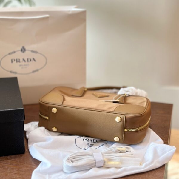 PRADA RE-EDITION 1978 MEDIUM RE-NYLON AND SAFFIANO LEATHER TWO HANDLE BAG CORK BEIGE 30CM 1BB115 R064 F0594 V TOO - Image 9