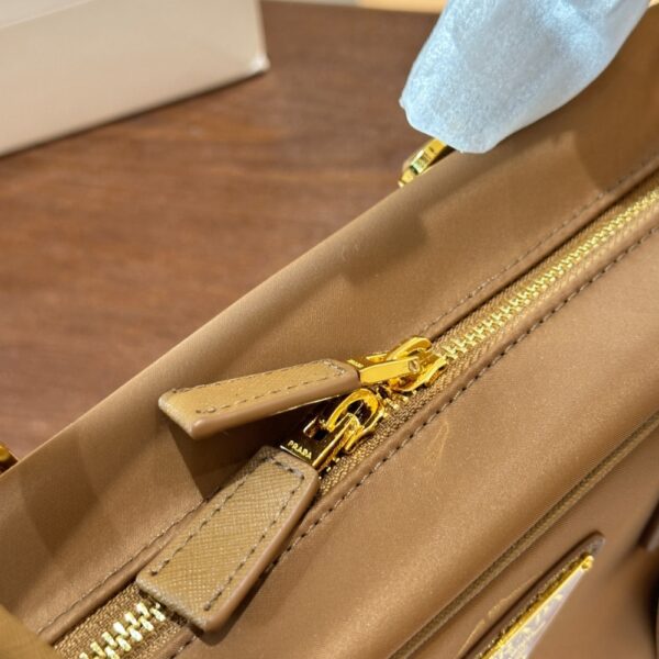 PRADA RE-EDITION 1978 MEDIUM RE-NYLON AND SAFFIANO LEATHER TWO HANDLE BAG CORK BEIGE 30CM 1BB115 R064 F0594 V TOO - Image 10