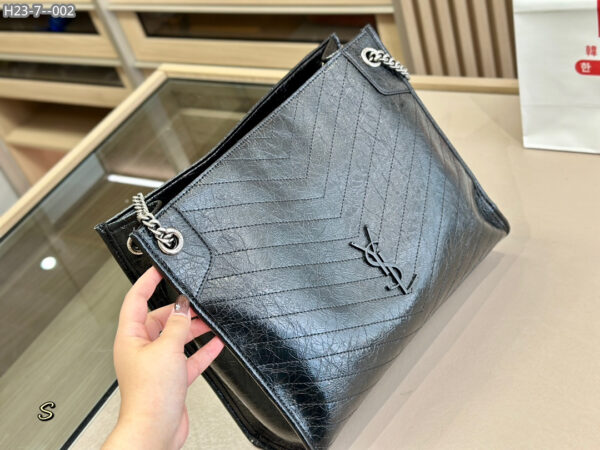 SAINT LAURENT MEDIUM NIKI SHOPPING BAG BLACK 33CM - Image 9