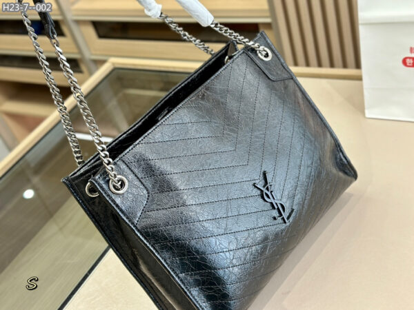SAINT LAURENT MEDIUM NIKI SHOPPING BAG BLACK 33CM - Image 8