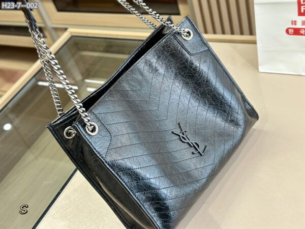 SAINT LAURENT MEDIUM NIKI SHOPPING BAG BLACK 33CM - Image 7