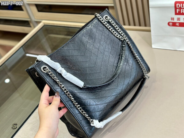 SAINT LAURENT MEDIUM NIKI SHOPPING BAG BLACK 33CM - Image 6