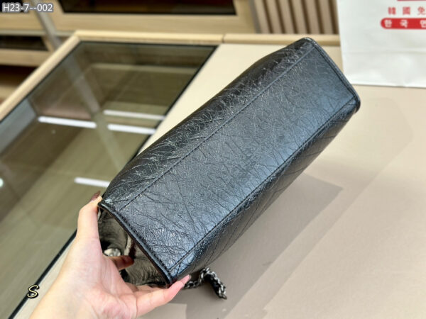 SAINT LAURENT MEDIUM NIKI SHOPPING BAG BLACK 33CM - Image 5