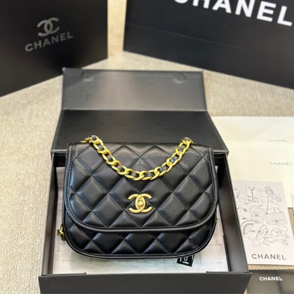 CHANEL CROSSBODY BAG LEATHER AND GOLD TONE METAL BLACK 23CM AS4845 B16235 94305 - Image 2