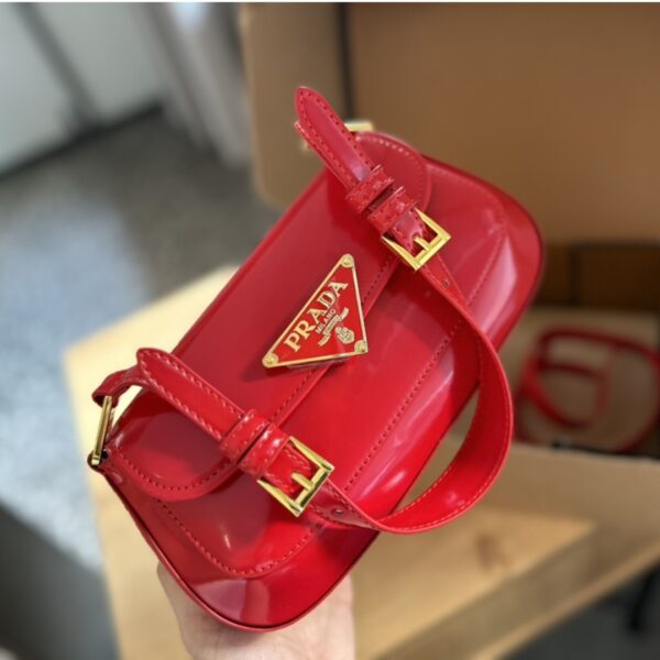 PRADA PATENT LEATHER SHOULDER BAG IN CHERRY RED 25CM 1BD355 069 F0E06 V HTO - Image 3