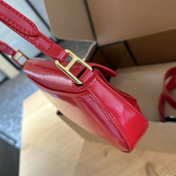 PRADA PATENT LEATHER SHOULDER BAG IN CHERRY RED 25CM 1BD355 069 F0E06 V HTO - Image 4