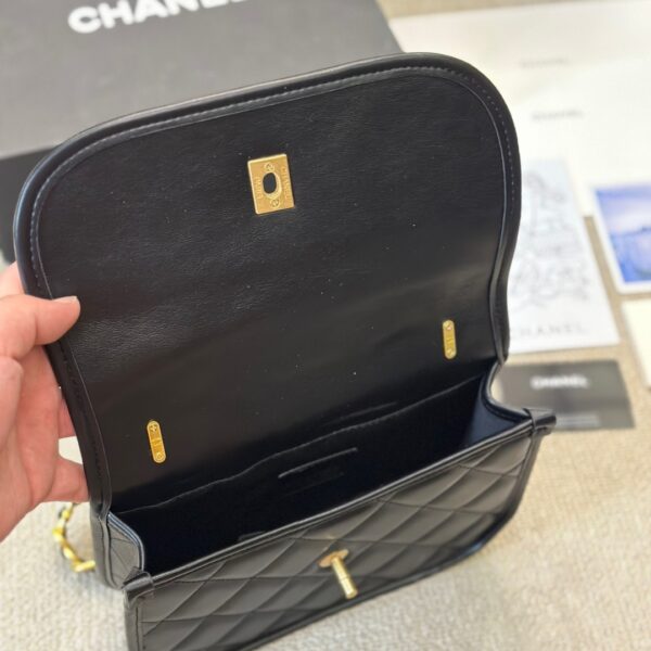 CHANEL CROSSBODY BAG LEATHER AND GOLD TONE METAL BLACK 23CM AS4845 B16235 94305 - Image 7