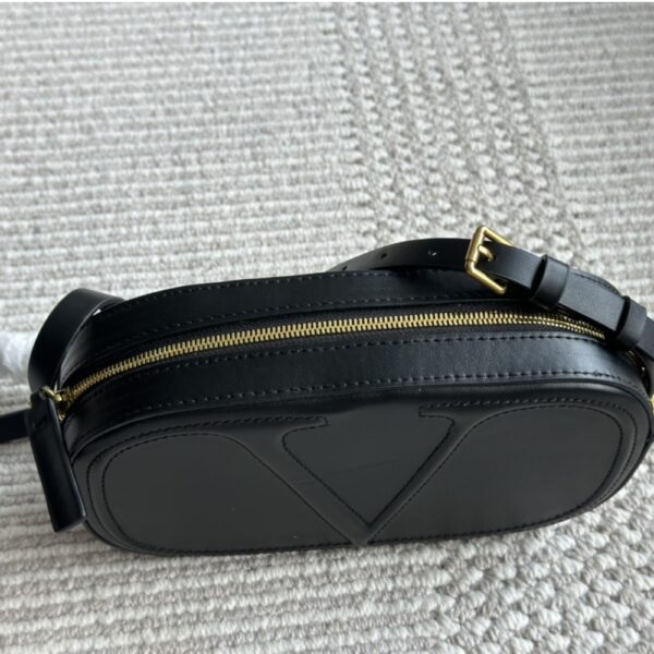 VALENTINO VLOGO WALK LEATHER CROSSBODY BAG BLACK 25CM - Image 4
