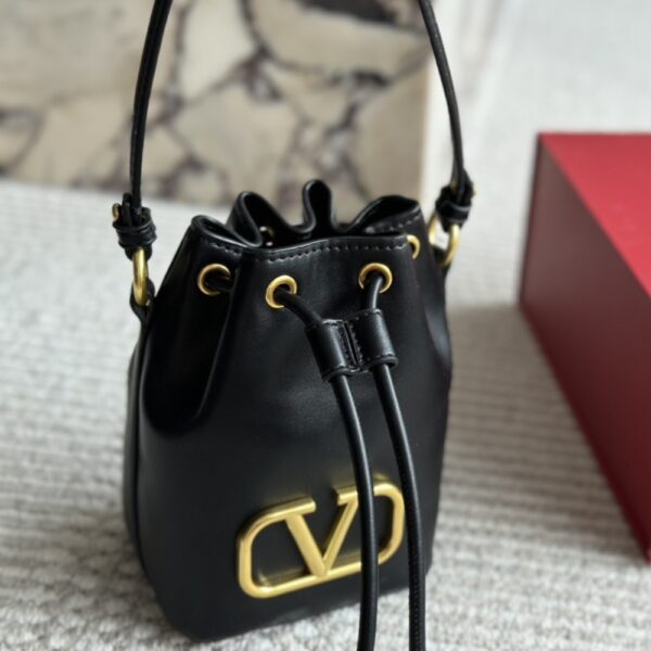 VALENTINO MINI VLOGO SIGNATURE BUCKET BAG IN NAPPA LEATHER BLACK 22CM 5W2P0Z44VNL 0NO - Image 2
