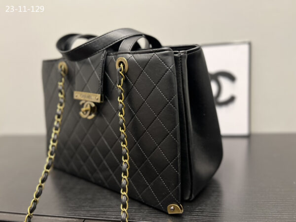 CHANEL AROUND THE CORNER TOTE BLACK 34CM - Image 2