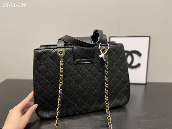 CHANEL AROUND THE CORNER TOTE BLACK 34CM - Image 5