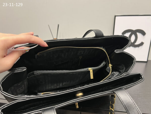 CHANEL AROUND THE CORNER TOTE BLACK 34CM - Image 9