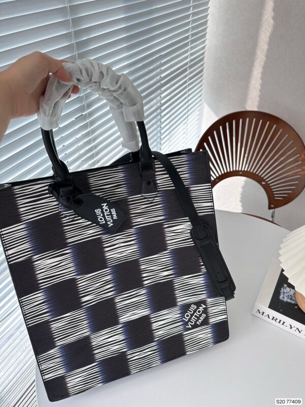 LOUIS VUITTON SAC PLAT BLUE 40CM - Image 7