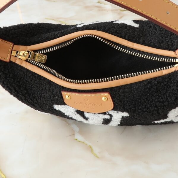 LOUIS VUITTON HILLS POCHETTE SHEARLING BLACK 18CM M11920 - Image 3