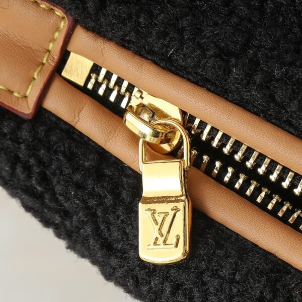 LOUIS VUITTON HILLS POCHETTE SHEARLING BLACK 18CM M11920 - Image 5