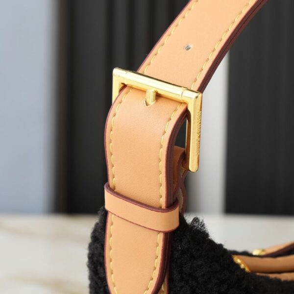LOUIS VUITTON HILLS POCHETTE SHEARLING BLACK 18CM M11920 - Image 6