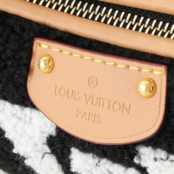 LOUIS VUITTON HILLS POCHETTE SHEARLING BLACK 18CM M11920 - Image 7