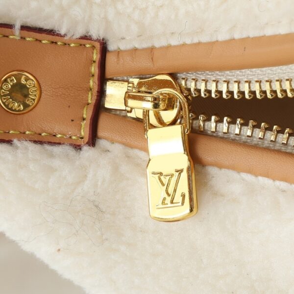 LOUIS VUITTON HILLS POCHETTE SHEARLING WHITE 18CM - Image 5