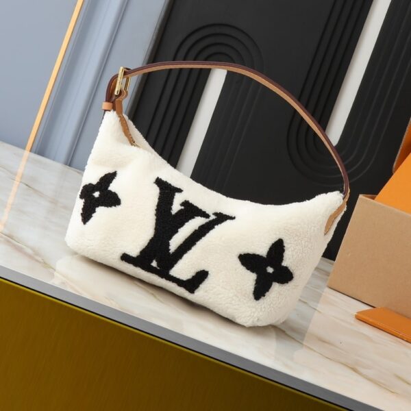LOUIS VUITTON HILLS POCHETTE SHEARLING WHITE 18CM - Image 2