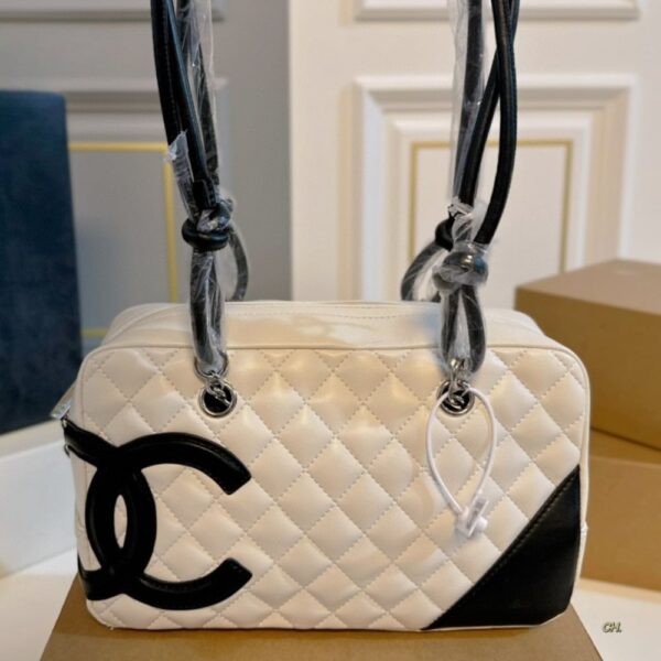 CHANEL CAMBON BOWLER BAG QUILTED LEATHER WHITE AND BLACK 26CM - Image 2