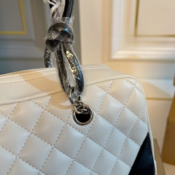 CHANEL CAMBON BOWLER BAG QUILTED LEATHER WHITE AND BLACK 26CM - Image 3