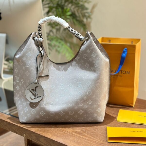 LOUIS VUITTON CREME MAHINA CARMEL HOBO BAG GREY 40CM - Image 2