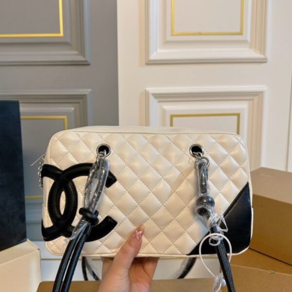 CHANEL CAMBON BOWLER BAG QUILTED LEATHER WHITE AND BLACK 26CM - Image 8