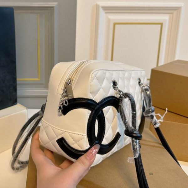 CHANEL CAMBON BOWLER BAG QUILTED LEATHER WHITE AND BLACK 26CM - Image 9