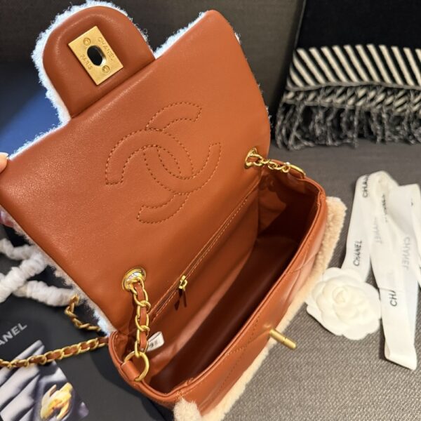 CHANEL MINI FLAP BAG SHEARLING BEIGE AND BROWN 18CM AS5148 B18194 NZW48 - Image 3