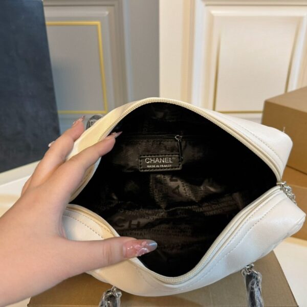 CHANEL CAMBON BOWLER BAG QUILTED LEATHER WHITE AND BLACK 26CM - Image 10