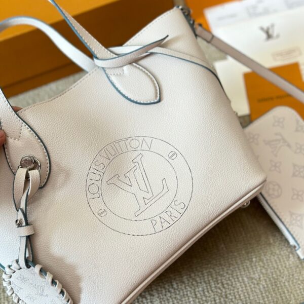 LOUIS VUITTON BLOSSOM MAHINA BAG WITH LV CIRCLE MOTIF WHITE 23CM - Image 6
