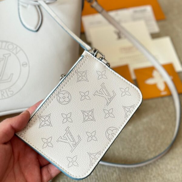 LOUIS VUITTON BLOSSOM MAHINA BAG WITH LV CIRCLE MOTIF WHITE 23CM - Image 7