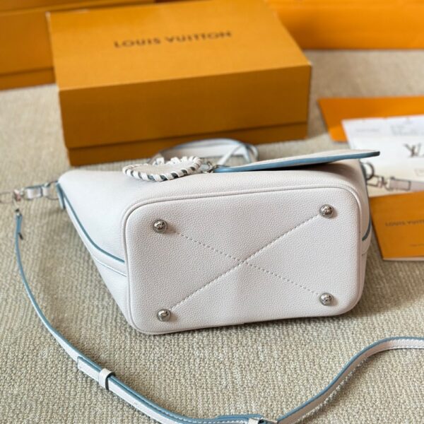 LOUIS VUITTON BLOSSOM MAHINA BAG WITH LV CIRCLE MOTIF WHITE 23CM - Image 8