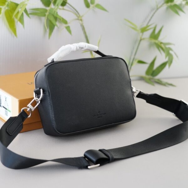 LOUIS VUITTON AVENUE MESSENGER BAG BLACK 23CM M11657 - Image 4