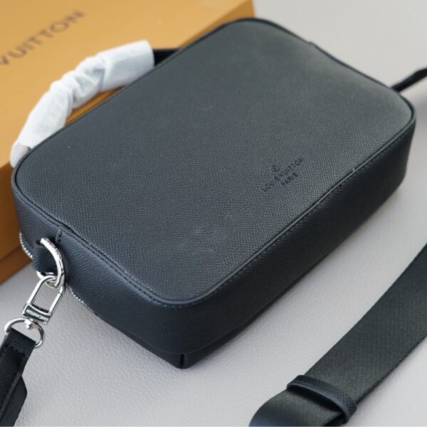 LOUIS VUITTON AVENUE MESSENGER BAG BLACK 23CM M11657 - Image 8