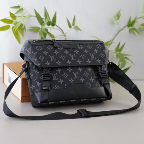 LOUIS VUITTON MESSENGER VOYAGER MONOGRAM ECLIPSE BAG BLACK 28CM - Image 2
