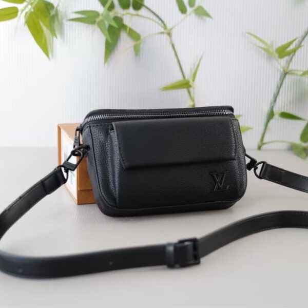 LOUIS VUITTON PILOT BAG BLACK 29CM - Image 2