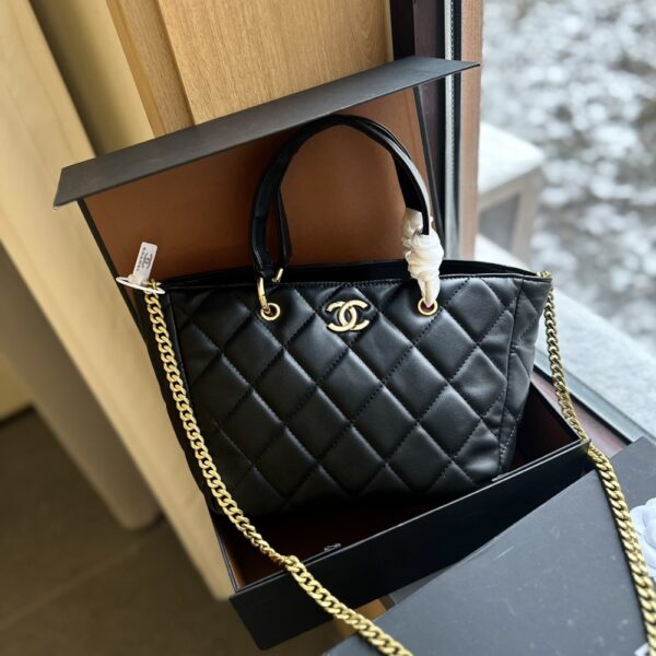 CHANEL 23B VEGETABLE BASKET HANDBAG BLACK 25CM - Image 2