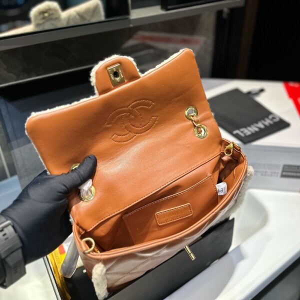 CHANEL FLAP BAG SHEARLING BEIGE AND BROWN 23CM AS5149 B18194 NZW48 - Image 3