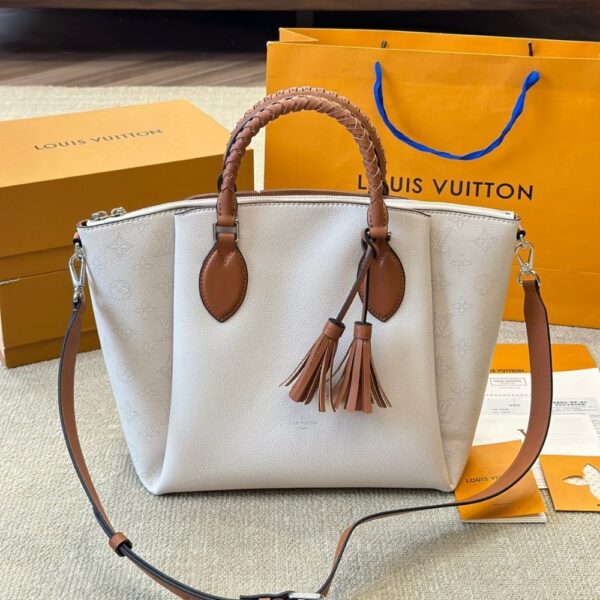 LOUIS VUITTON MAHINA LEATHER HAUMEA BAG WHITE 30CM - Image 4