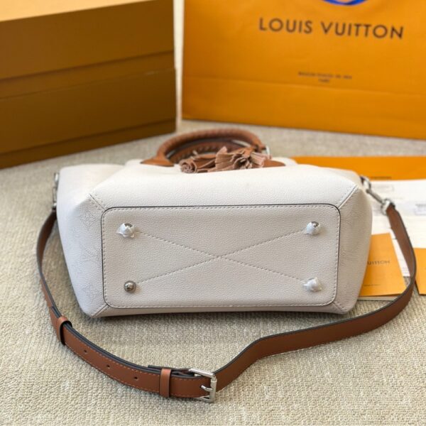 LOUIS VUITTON MAHINA LEATHER HAUMEA BAG WHITE 30CM - Image 7