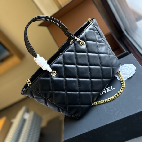 CHANEL 23B VEGETABLE BASKET HANDBAG BLACK 25CM - Image 3