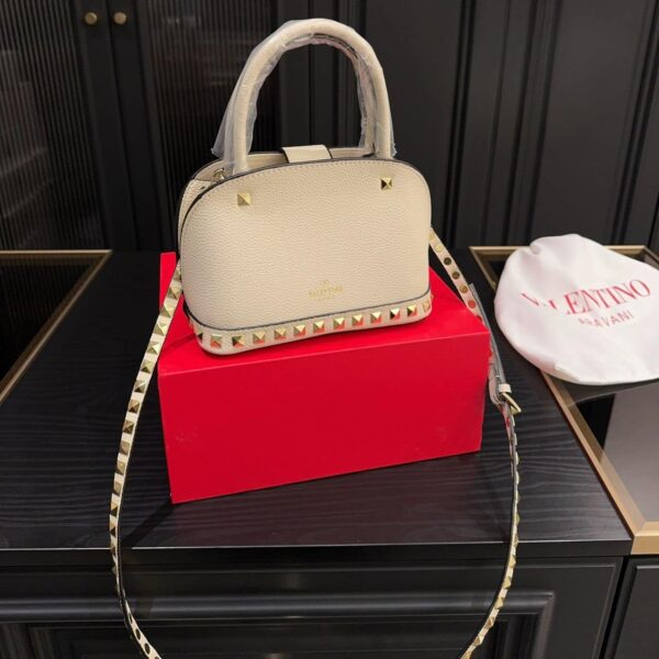 VALENTINO GARAVANI ROCKSTUD HANDBAG IN GRAINY LEATHER WHITE 21CM - Image 5