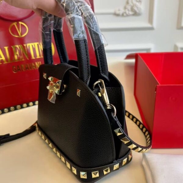 VALENTINO GARAVANI ROCKSTUD HANDBAG IN GRAINY LEATHER BLACK 21CM - Image 4